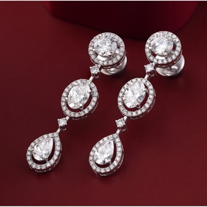 Boucles d'oreilles pendantes en or 14 carats avec micro-pavé halo, 6,74 carats, diamants de laboratoire multiformes - Product Image 2
