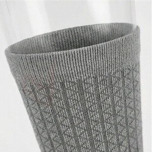 Chaussettes pour hommes à motif géométrique, tricotées, respirantes, en spandex et polyester, pour un usage quotidien, style régulier d'été - Product Image 4