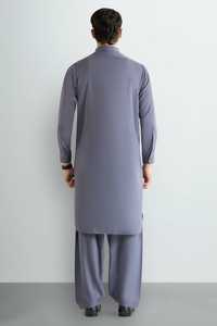 Ensemble Salwar Kameez brodé pour hommes grandes tailles, pour mariage et fêtes, design ethnique moderne, en soie et rayonne, vente en gros - Product Image 2