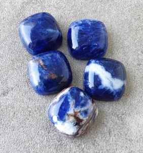 พลอยโซดาไลต์ธรรมชาติทรงเหลี่ยมแบบคาโบชอง ขนาดปรับเทียบแล้ว สำหรับทำเครื่องประดับ พลอยเม็ดเดี่ยว - Product Image 2