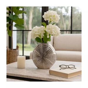 Vase de table en métal contemporain de valeur, fait main, design géométrique, finition argentée, sculpture décorative, hauteur 39 cm - Product Image 2