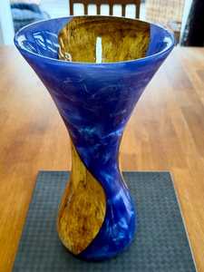 Elegante tazón grande hecho a mano con madera y resina, elaborado con madera de primera calidad y acabado de resina brillante, perfecto para servir. - Product Image 2