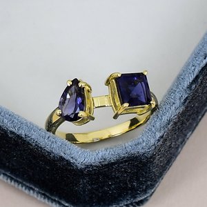 Anillo de Iolita Natural en Plata de Ley 925 con Engaste de Puntas, Anillo Clásico Fino Chapado en Oro para Mujer, Anillo de Compromiso - Product Image 1