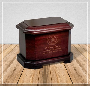 Urna Funeraria para Mascotas de Madera Maciza con Grabado de Huella, Acabado Natural, Diseño Personalizable, Urna Decorativa de Madera Redonda - Product Image 4