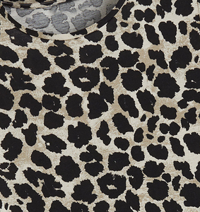 Camiseta Sublimada Transpirable con Estampado Estético, Diseño Gráfico con Patrones Mixtos para la Moda Juvenil y Estilo Urbano de EE. UU. - Product Image 3