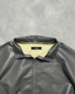 Chaqueta de Cuero Sintético Gris para Mujer, Personalizada, Premium, Suave, con Cintura Elástica, Cierre de Cremallera y Logotipo Bordado - Product Image 2