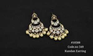 Boucles d'oreilles pendantes Kunda 10588, style victorien, plaquées, en laiton, avec perles et breloques, pierres CZ, bijoux floraux pour femmes, pour fêtes et mariages - Product Image 3