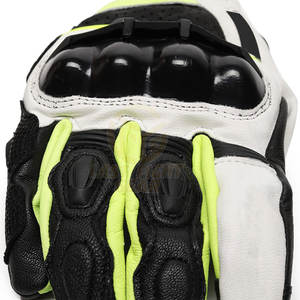 Guantes de Motocicleta de Alto Rendimiento con Acolchado Protector en los Nudillos y Cierre Seguro en la Muñeca - Product Image 4