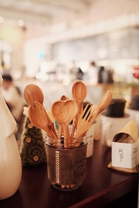 Cuillères en bois artisanales de 16 cm au design de brindilles, sculpture exquise sur branche, accessoires de café rustiques et souvenirs vintage en gros - Product Image 4