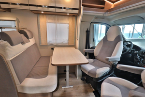 Autocaravana Económica Tipo Alcove, Modelo 2016, Blanca, Euro 5, para 4-6 Personas, Viajes Familiares de Lujo con Piso Acrílico - Product Image 4