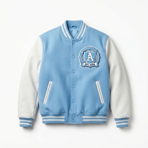 Veste universitaire en feutre de laine avec logo brodé en chenille personnalisé, fabriquée directement par le fabricant pour les clubs scolaires - Product Image 2