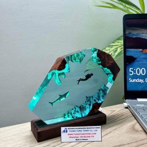Lámpara Decorativa Única de Resina Epoxi con Diseño Oceánico, Hecha en Vietnam - Product Image 3