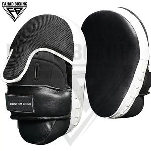 Vendas de boxeo de cuero y PU duraderas de alta calidad en gris y negro con logo personalizado y cierre de velcro - Product Image 3