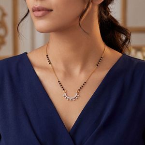 Élégant collier mangalsutra pour femme GLEAMORA ENTERPRISE plaqué or rose 9 carats or jaune certifié IGI avec perles noires et diamants - Product Image 3