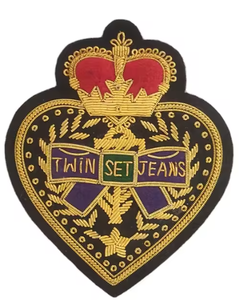 Écusson de blazer de luxe en broderie main sur mesure, effet 3D en relief, résistant à l'eau, avec fils d'or, style royal, emblème d'uniforme - Product Image 1