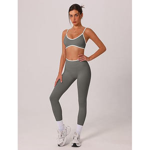 Conjunto de yoga Keyhole Back para mujer: Sujetador deportivo racerback, leggings de cintura alta con efecto fruncido, sin costuras, de nailon y elastano, ropa de gimnasio. - Product Image 2