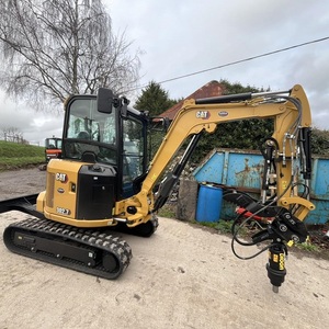 Mini-excavatrices CAT 302.7 CR conçues pour les travaux de construction à petite échelle, l'aménagement paysager et les travaux utilitaires, avec une utilisation facile - Product Image 2