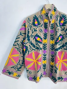 Chaqueta de Terciopelo Artesanal Bohemia con Bordado Floral Hecho a Mano, Estilo Gitano, Abrigo de Invierno para Mujer - Product Image 5