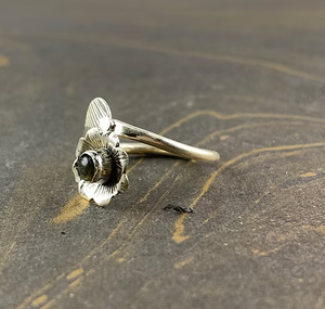 Bague en pierre de labradorite de forme ronde, style vintage, motif floral (3,1 grammes), cadeaux tendance pour toutes les occasions, légère à porter - Product Image 2