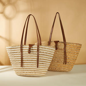 Transforma tu look para el clima cálido con este encantador bolso de hilo natural diseñado para viajes a la playa sin esfuerzo y salidas con estilo. - Product Image 5
