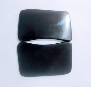 Tabla de Gua Sha Triangular de Cuerno de Búfalo Negro Natural para Masaje Corporal Completo y Drenaje Linfático - Product Image 4