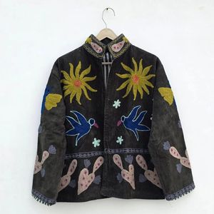 Chaqueta Kimono Reversible de Terciopelo Suzani Bohemio con Bordado a Mano, Prenda de Invierno Hecha a Mano - Product Image 1