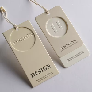Étiquettes suspendues en papier kraft personnalisées pour l'emballage de détail, vente en gros, qualité export, fabricant d'usine - Product Image 1