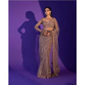 Sari de Diseño para Fiestas con Trabajo de Lentejuelas en Tela de Organza - Product Image 3