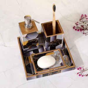 ชุดเครื่องใช้ในห้องน้ำพิมพ์ลายเคลือบพร้อมที่วางสบู่ที่ตกแต่งด้วยกระเบื้องโมเสคที่วางแปรงสีฟันแก้วและถาด - Product Image 5