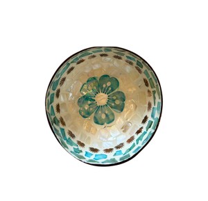Rafraîchissez votre espace de vie avec la beauté florale délicate de cette coupelle en nacre, un objet d'art artisanal pour la décoration. - Product Image 2