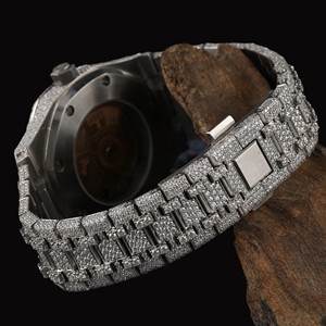 Nouvelle montre de luxe en moissanite au design tendance pour couples, ensemble de montres-bracelets assorties avec montre hip-hop personnalisée brillante - Product Image 4