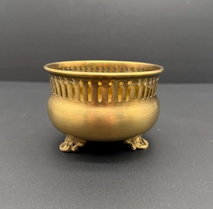 Mini maceta de latón con acabado dorado, perfecta para eventos, decoración de mesas auxiliares y uso en interiores del hogar, procedente de la India. - Product Image 5