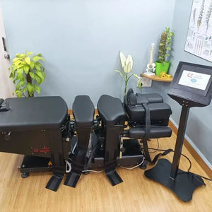 Table de thérapie de décompression électrique hautement fonctionnelle en acier inoxydable de qualité supérieure, lit médical pour traitement de la colonne vertébrale, vente directe d'usine - Product Image 1