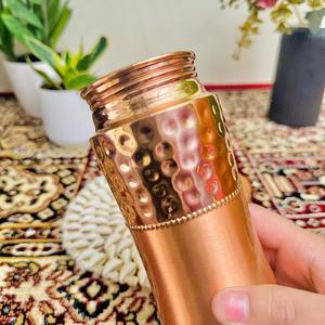 Botella de Agua de Cobre Martillado con Tapa de Plástico, Diseño Moderno para Niños, Bebida Directa, Regalo Empresarial, Segura para Agua Hirviendo - Product Image 6