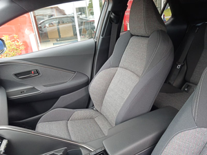 Toyota C-HR Híbrido FWD Team Deutschland SUV Compacto con Volante a la Izquierda, Transmisión Automática Gasolina-Eléctrica - Product Image 5