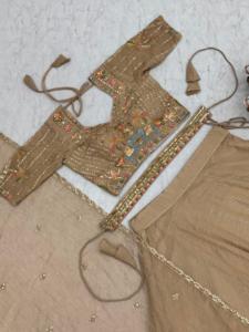 Lehenga Choli Moderno de Seda Crujiente con Lentejuelas y Bordado de Hilo, de Secado Rápido, para Bodas, Incluye Dupatta - Product Image 5