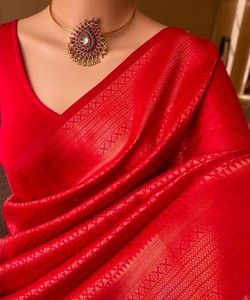Sari de Seda Rojo, Vestido de Boda Tradicional Indio, Estilo Banarasi con Patrón en el Borde, para Mujeres Adultas, Corte Regular - Product Image 1