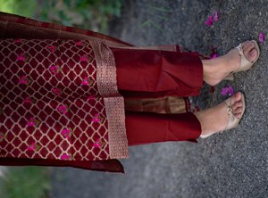 Ensemble Kurta en soie artificielle tissée marron pour femmes avec pantalon et dupatta |   Vêtements ethniques traditionnels et festifs - Product Image 5