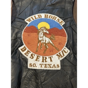 Chaleco de Cuero Genuino para Hombre, Estilo Patchwork, con Parche de Motocicleta Wild Horse Desert MC, Chaqueta sin Mangas Estilo Western - Product Image 2