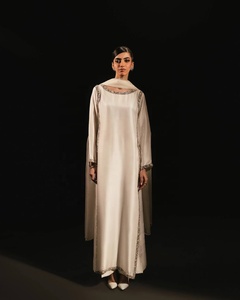 Derniers modèles de salwar kameez de soirée pour femmes, avec broderies et dentelle, disponibles à prix abordable. - Product Image 1