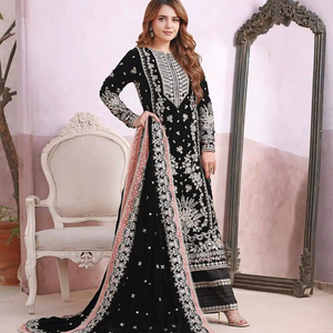 Salwar Kameez pakistanais noir de luxe brodé avec dupatta – Tenue ethnique de créateur pour femme, idéale pour les mariages et les fêtes - Product Image 1