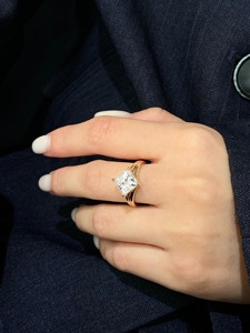 แหวนหมั้นเพชรทรงปรินเซสคัท 3 กะรัต ดีไซน์หรูหรา ทองคำขาว 14K ได้รับการรับรองจาก IGI ของขวัญสุดหรูสำหรับเจ้าสาวสไตล์มินิมอล - Product Image 4