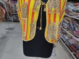 Tiger Print <b>Quilted</b> Vest Women's V-Neck Sleeveless <b>Jacket</b> Summer Animal <b>Pattern</b> Polyester Wadding Lightweight Outerwear GIFT - Product Image 5