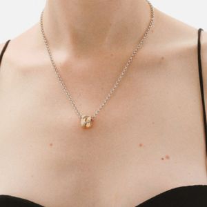 Collar con Colgante Geométrico Bicolor en Oro y Plata, con Circonita, Fabricante de Joyería de Latón para Mujer - Product Image 4