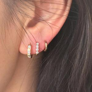 Pendientes de Aro Huggie de Oro Sólido de 14K con Diamantes Cultivados en Laboratorio, Regalo Minimalista para Mujer - Product Image 5