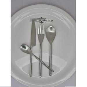 Elegante Juego de Cubiertos Desechables de Acero Inoxidable de 7 Piezas con Borde Recto y Mango Martillado para Hoteles, Fiestas y Eventos. - Product Image 3