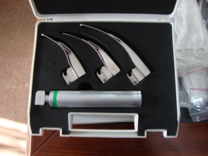 MayoMed Manual Fiber <b>Optic</b> Macintosh Laryngoscope Reusable 3 Blades Intubation Surgical <b>Instruments</b> Diagnostic CE Certified - Product Image 2