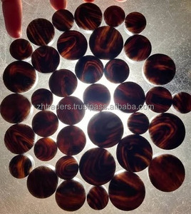 Botones de Cuerno Naturales de Alta Calidad con 4 Agujeros para Trajes, Personalización al por Mayor, Color Marrón Personalizado, Ecológicos, Hechos a Mano, Modernos - Product Image 1