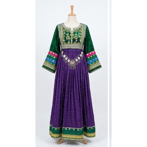 Robes afghanes Kuchi traditionnelles ethniques vintage brodées, grandes tailles, longues jusqu'au sol, manches longues, multicolores - Product Image 1