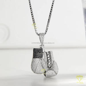 Pendentif de boxe exclusif avec pierres de diamant Moissanite de qualité supérieure et un look tendance - Product Image 3